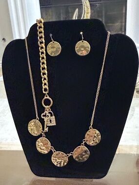 Gold-Tone Hammered Disc Necklace & Earring Set